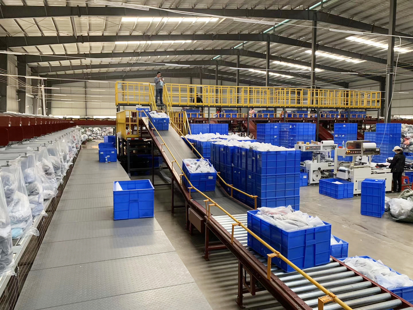 服裝行業(yè)新突破，鋒馥交叉帶分揀彰顯“軟硬”強(qiáng)實(shí)力