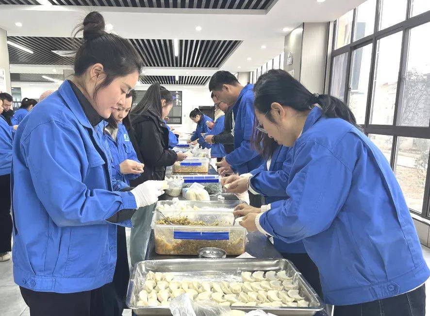 鋒馥冬至情更濃，餃子傳遞溫情風